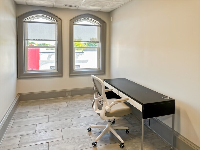 More Photos Of 15324 Mack Ave, Grosse Pointe Park Coworking Space