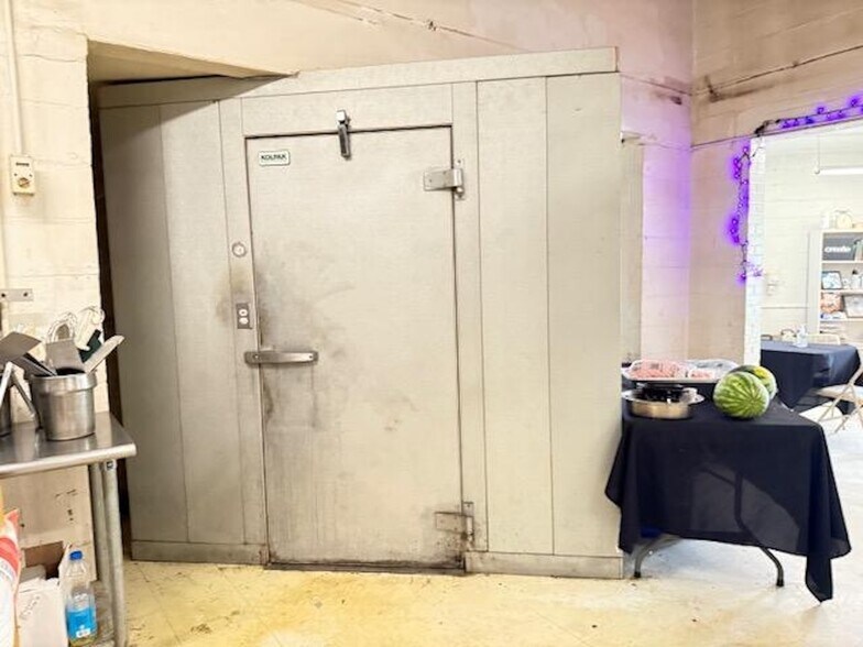 More Photos Of 501 Lake Ave, Elyria General Retail For Sale