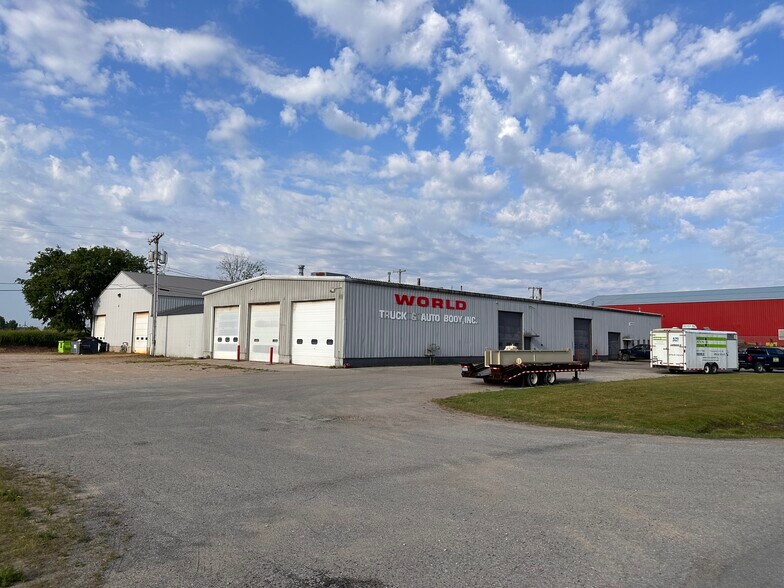More Photos Of 3945 S Blue Star Dr, Traverse City Service For Lease