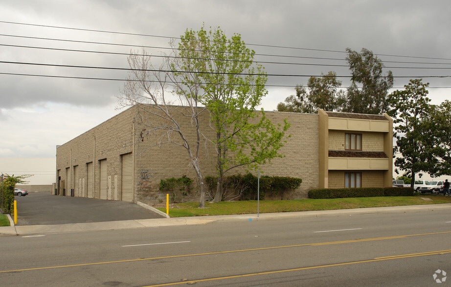 More Photos Of 1231-1241 E Warner Ave, Santa Ana Distribution For Lease