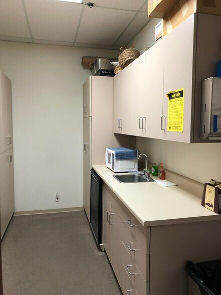 More Photos Of 77876 Wildcat Dr, Palm Desert Warehouse For Lease