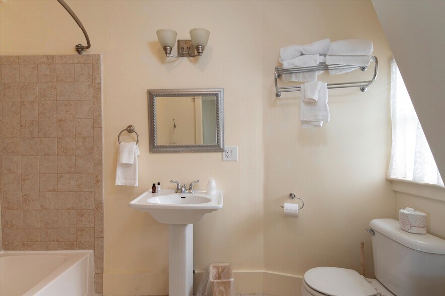 More Photos Of 40 The Common, Chester Hotel For Sale