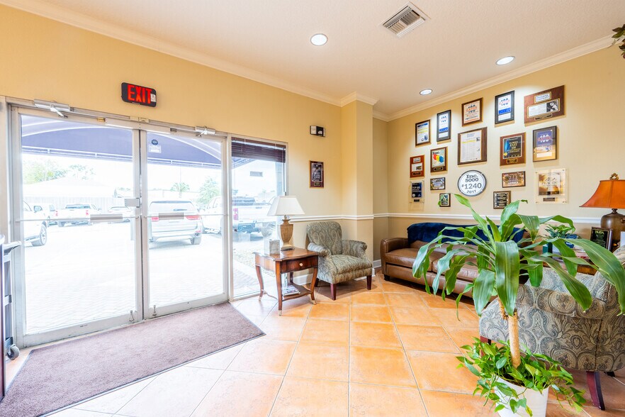 More Photos Of 6380 Phillips Hwy, Jacksonville Office For Lease