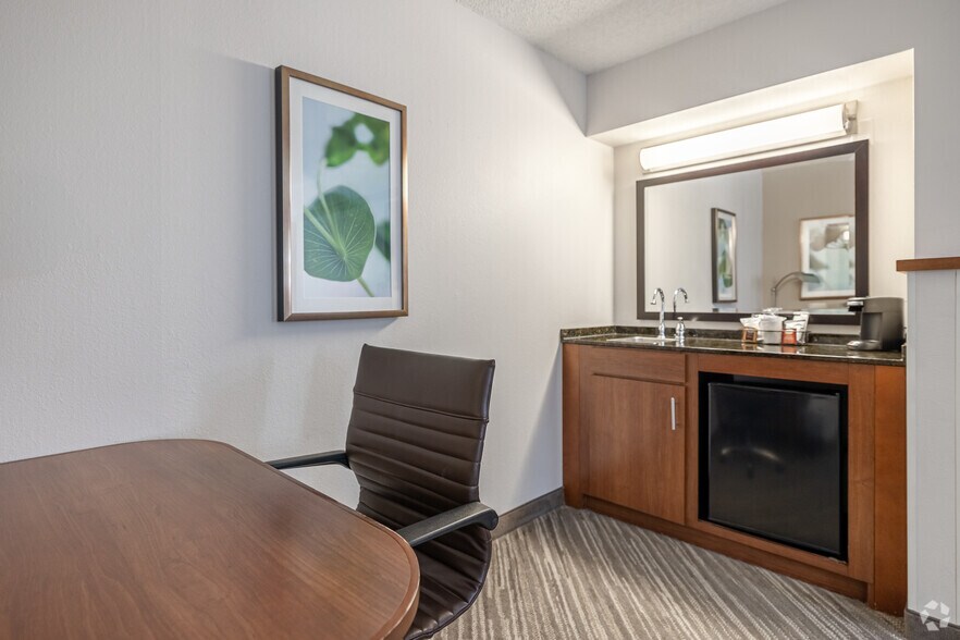 More Photos Of 4610 W Walnut St, Rogers Hotel For Sale