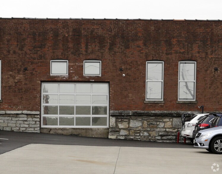 More Photos Of 25 N Pine St, Indianapolis Office For Lease