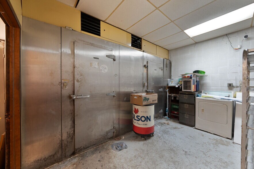 More Photos Of 18089 W State St, Vandalia Bar For Sale