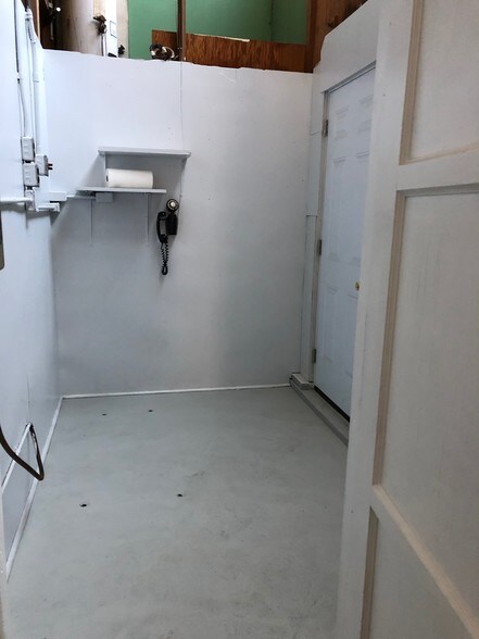 More Photos Of 9820 1/2 Belmont St, Bellflower Office For Lease