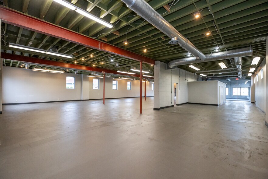 More Photos Of 1728 W 16th St, Indianapolis General Retail For Lease