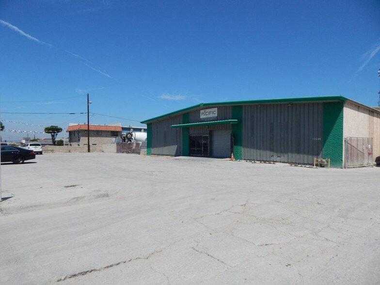 More Photos Of 13643-13649 Rosecrans Ave, Santa Fe Springs Warehouse For Lease
