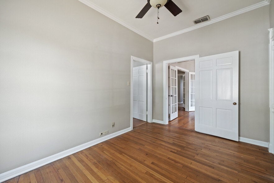 More Photos Of 620 N Main St, Taylor Storefront Retail Office For Sale