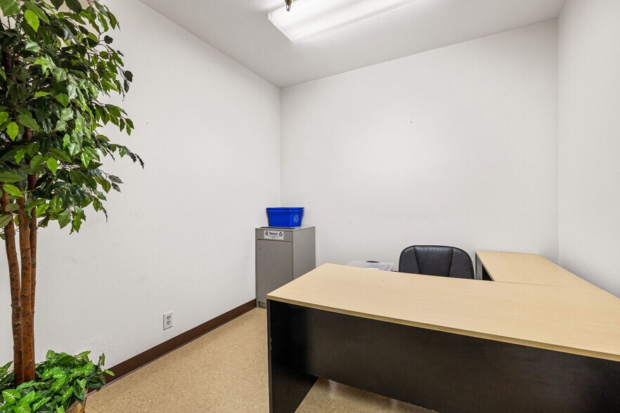 More Photos Of 73101 Highway 111, Palm Desert General Retail For Sale