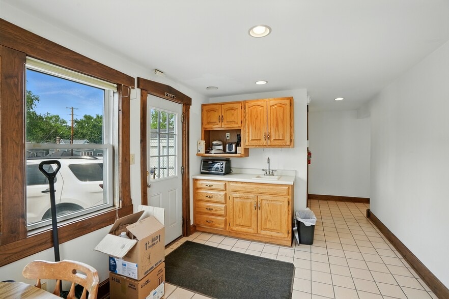 More Photos Of 137 E Joliet St, Schererville Office For Sale