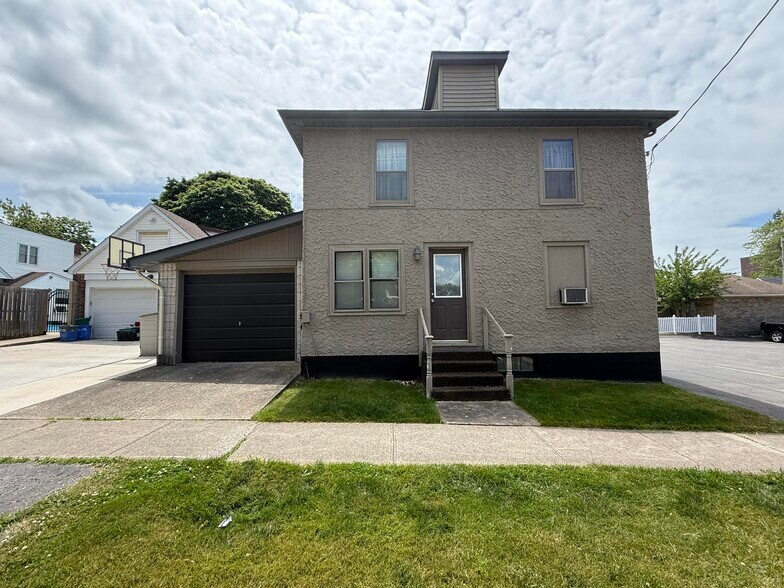 More Photos Of 26 Ormond St S, Thorold Funeral Home For Sale
