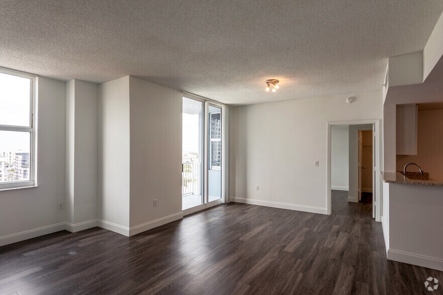 More Photos Of 255 Evernia St, West Palm Beach Apartments For Sale