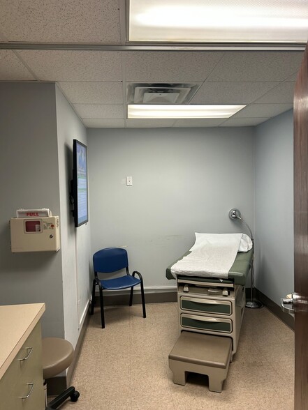 More Photos Of 106 Nate Whipple Hwy, Cumberland Office For Lease