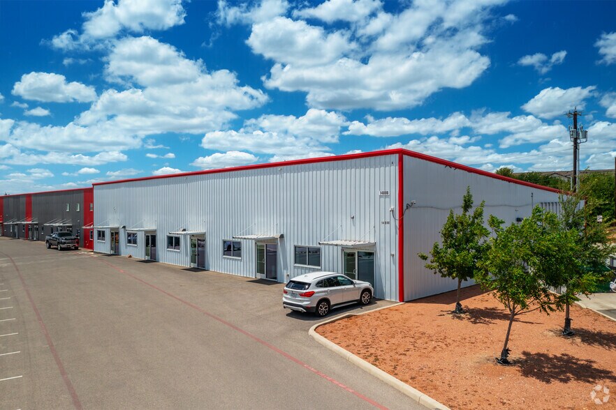 More Photos Of 14886 Tradesman Dr, San Antonio Showroom For Lease