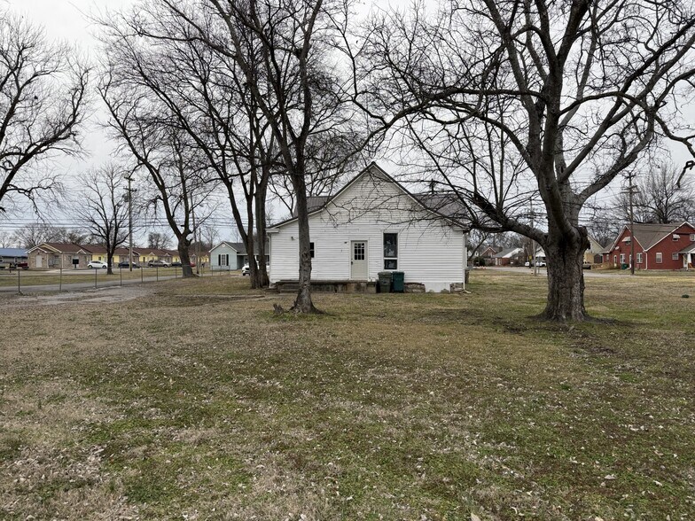 More Photos Of 331 S Maple St, Lebanon General Retail For Sale