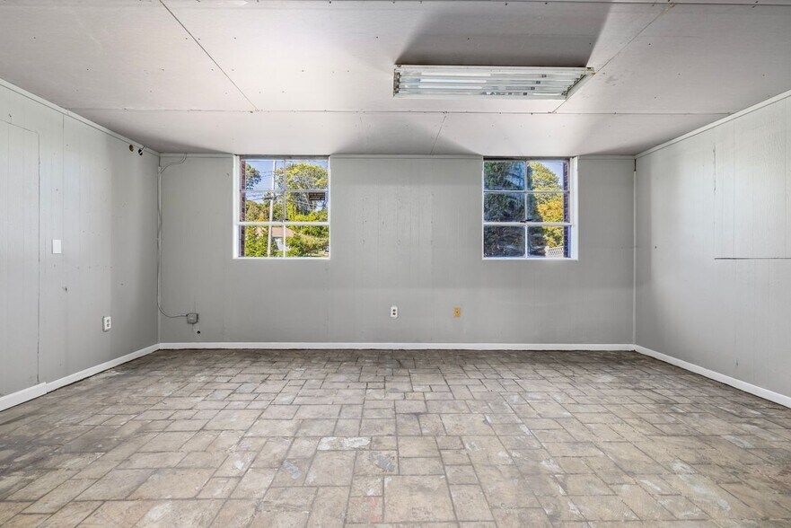 More Photos Of 30 Starr St, Johnston Warehouse For Lease