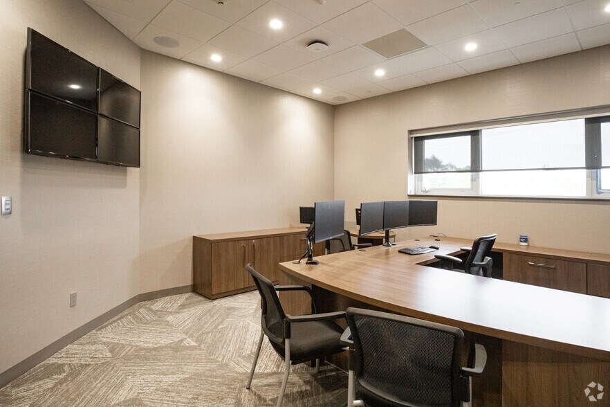 More Photos Of 511 Ocean Ave, Massapequa Office For Lease