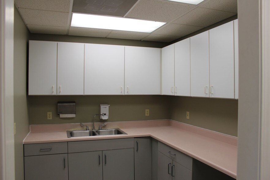 More Photos Of 2855 Northpark Ave, Huntington Medical For Lease