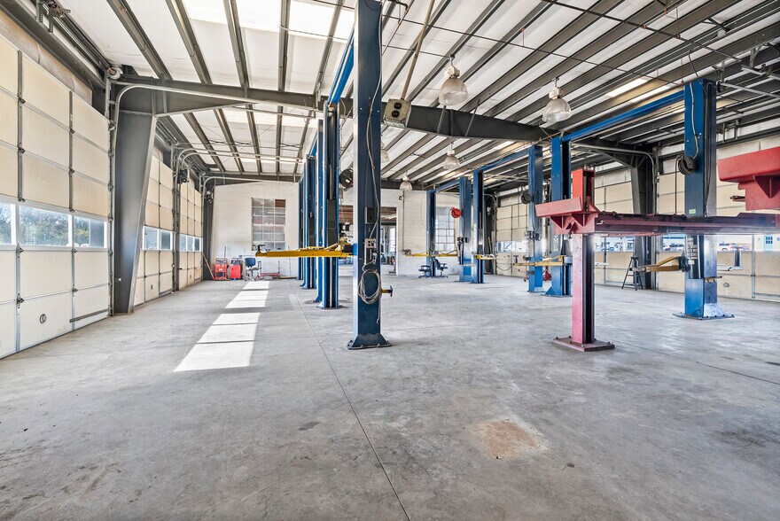 More Photos Of 1336 Main St, Dillwyn Auto Dealership For Sale