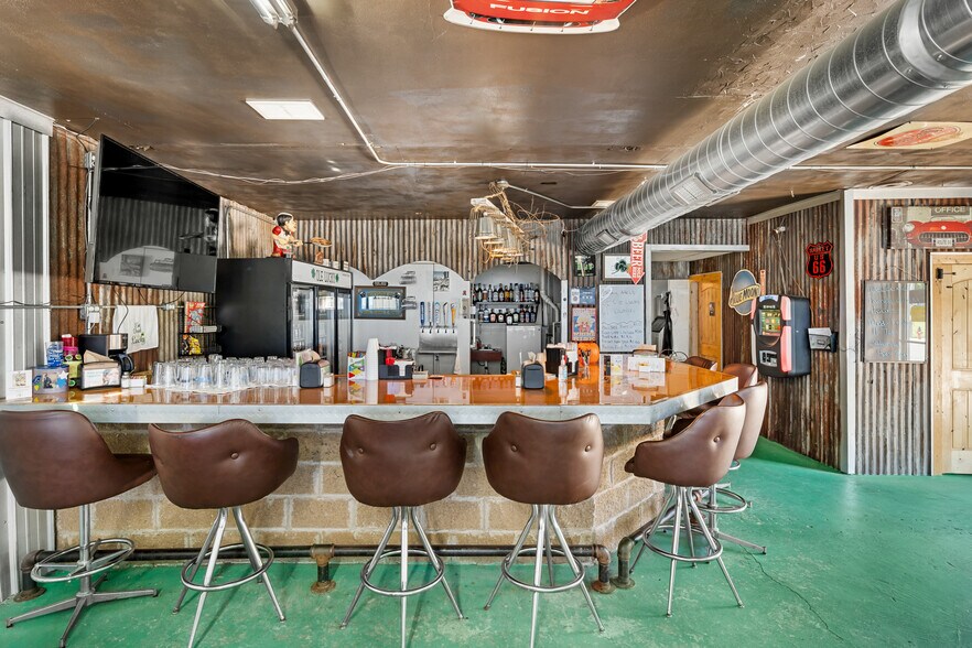 More Photos Of 518 N Harrison St, Alexandria General Retail For Sale