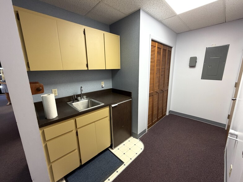 More Photos Of 1401 22nd St N, Saint Petersburg Manufacturing For Lease