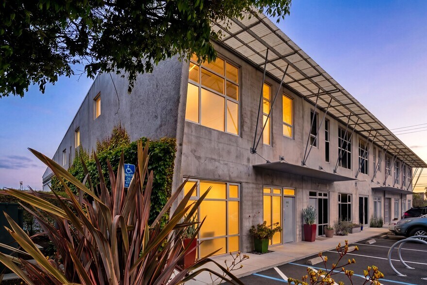 Primary Photo Of 108 High Rd, Santa Cruz Flex For Sale