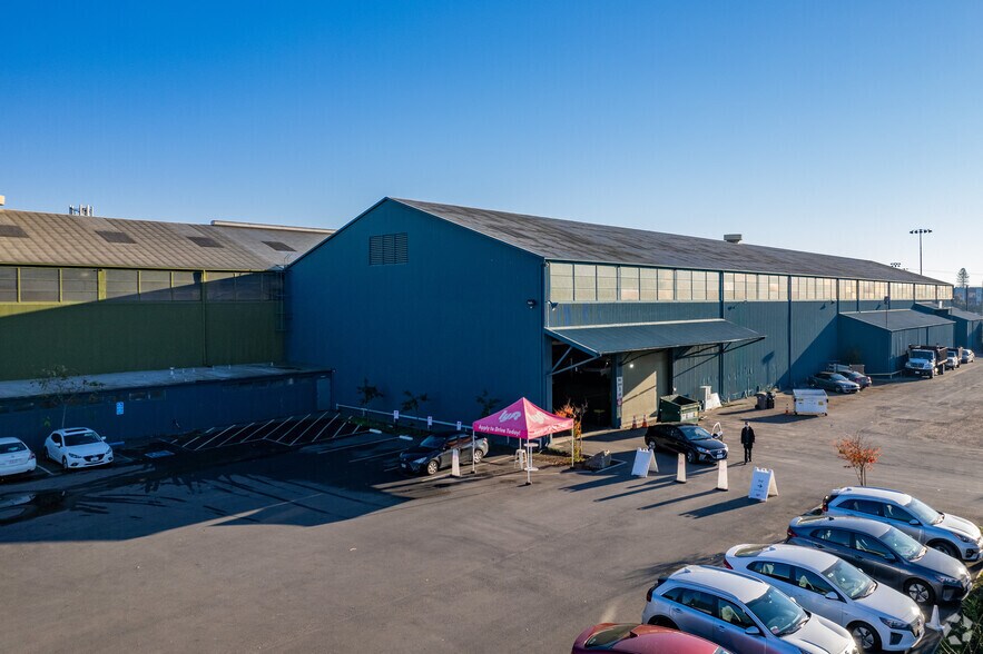 More Photos Of 1699 W Grand Ave, Oakland Manufacturing For Lease