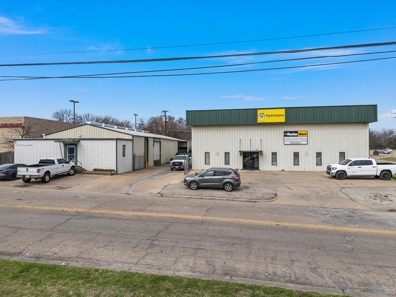 Primary Photo Of 2901 Speight Ave, Waco Warehouse For Sale