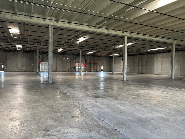 More Photos Of 7649 Airport Dr, Macon-Bibb Warehouse For Lease