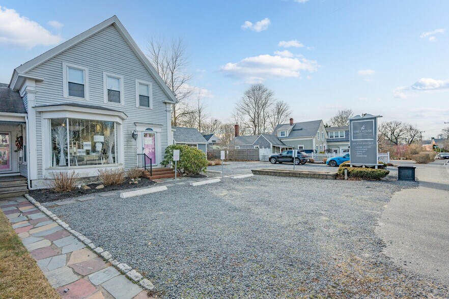 More Photos Of 515 MA-28, Harwich Port Storefront Retail Residential For Sale