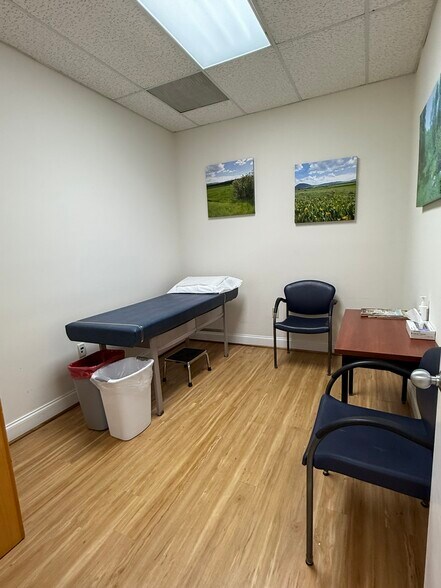 More Photos Of 14 Farmfield Ave, Charleston Medical For Sale