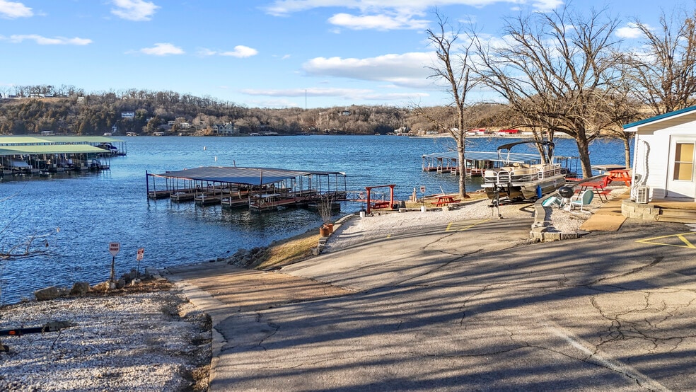 More Photos Of 91 Breeze Dr, Camdenton Hotel For Sale