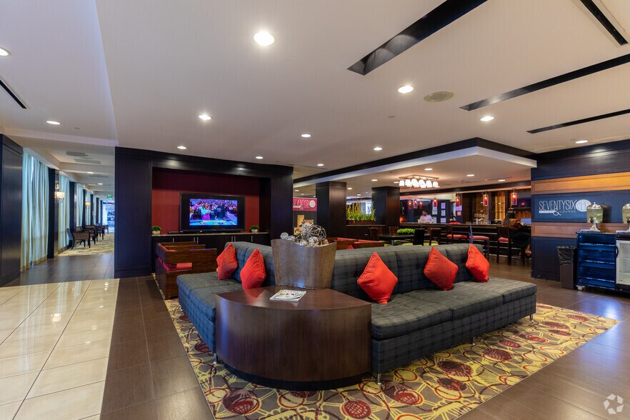 More Photos Of 7611 Katy Fwy, Houston Hotel For Sale