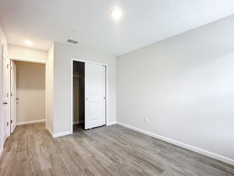 More Photos Of 6421 Breezy Oaks Way, Jacksonville Apartments For Sale