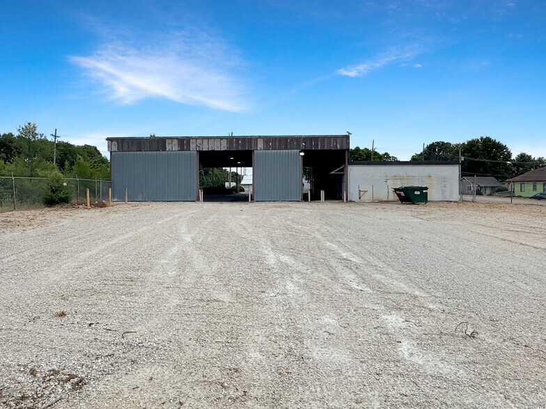 More Photos Of 313 Franklin Ave, Union Light Distribution For Sale