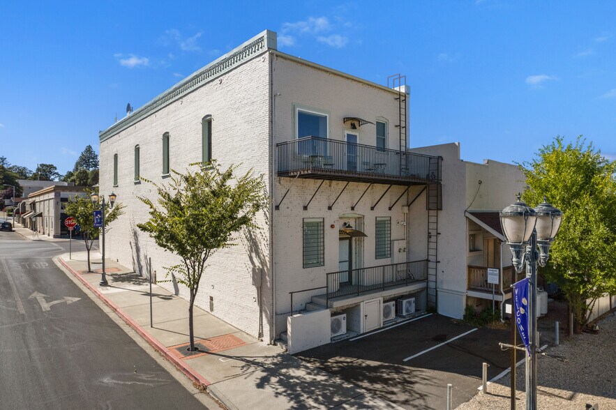 More Photos Of 302 N Main St, Lakeport Storefront For Sale