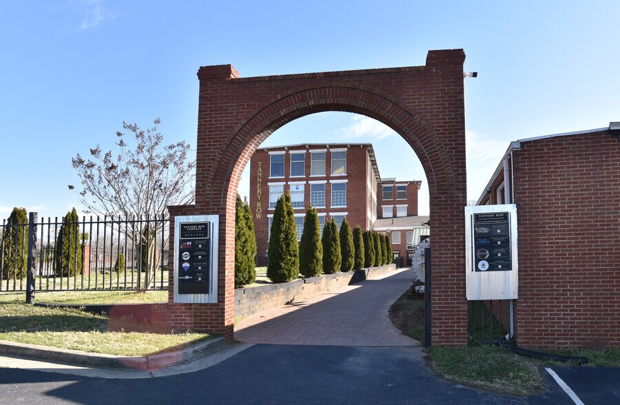 More Photos Of 554 W Main St, Buford Office For Lease