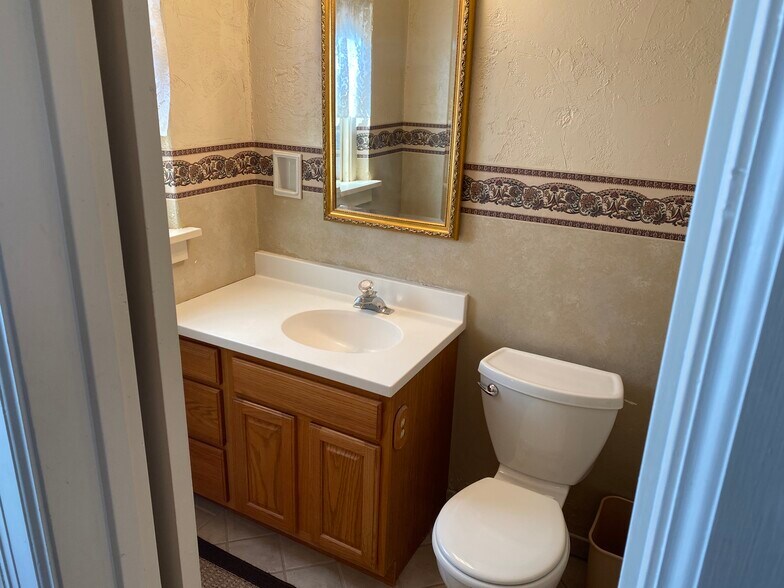 More Photos Of 102 N Fowler St, Meade Office For Sale