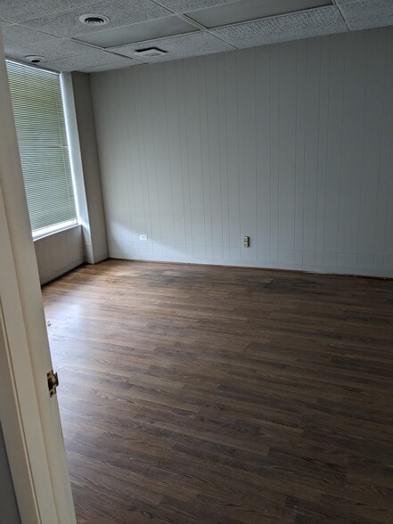 More Photos Of 9418 Irving Park Rd, Schiller Park Medical For Sale