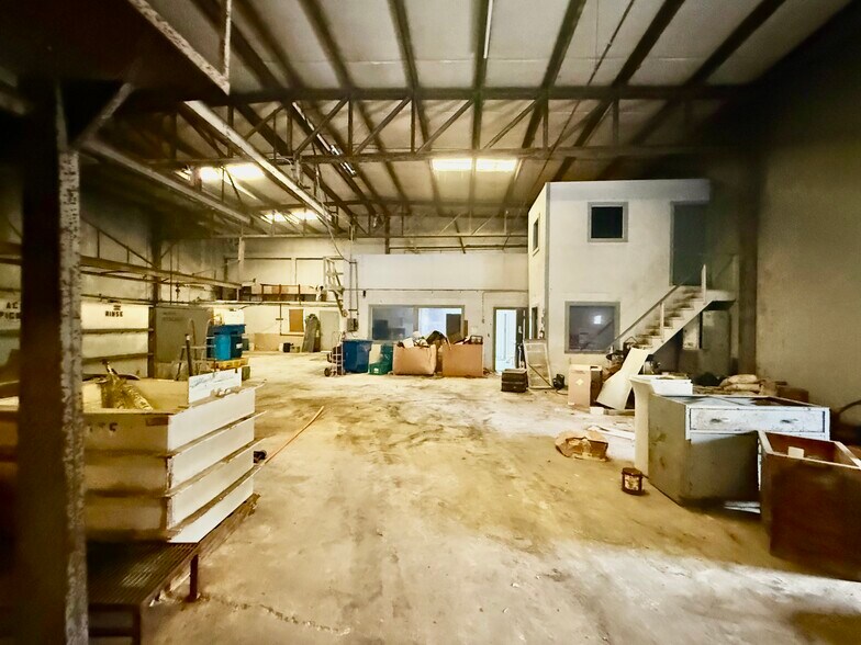 More Photos Of 7927 Mainland Dr, San Antonio Warehouse For Sale