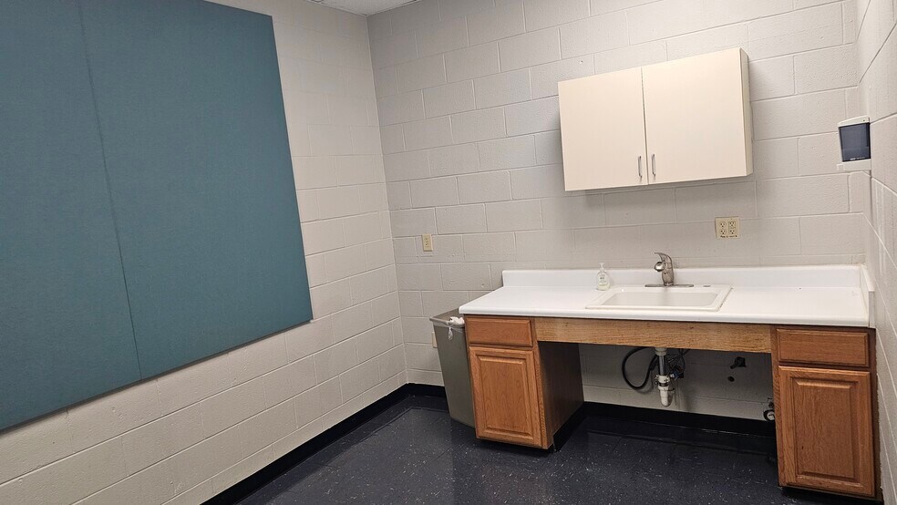 More Photos Of 2420 Grenoble Rd, Richmond Light Manufacturing For Sale