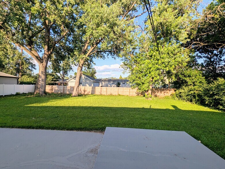 More Photos Of 1S085 Summit Ave, Oakbrook Terrace Medical For Lease