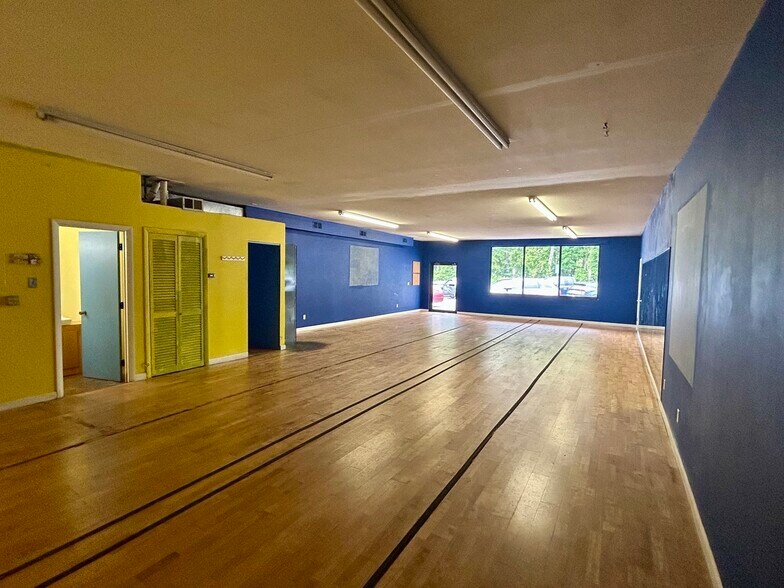 More Photos Of 141 Damon Rd, Northampton Storefront For Lease