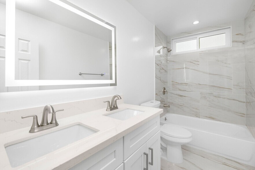 More Photos Of 217 43rd St, Manhattan Beach Apartments For Sale