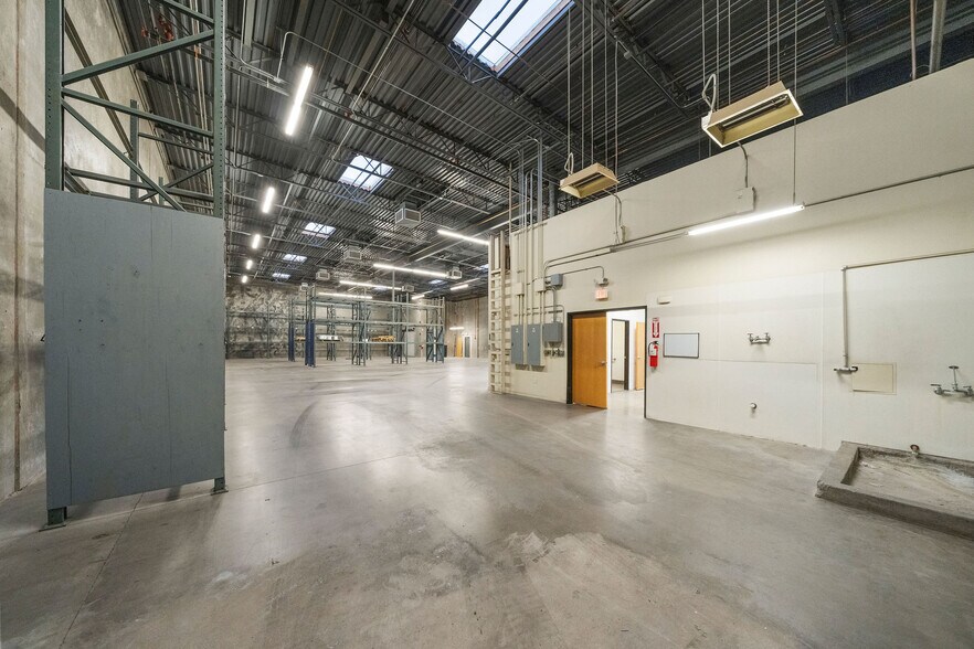 More Photos Of 1105 Aviation Dr, Lake Havasu City Manufacturing For Lease