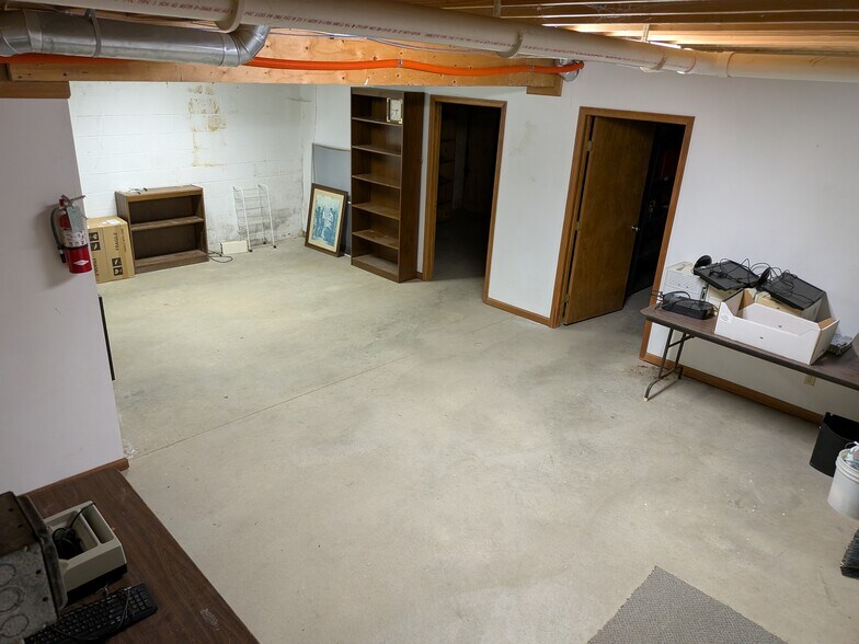 More Photos Of 380 Browns Ln, Coshocton Office For Lease