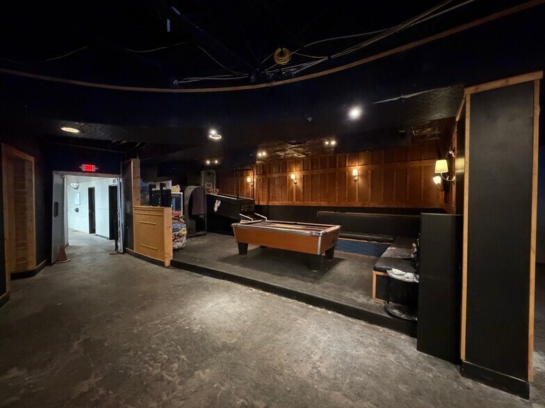 More Photos Of 710 W 6th St, Austin Bar For Lease