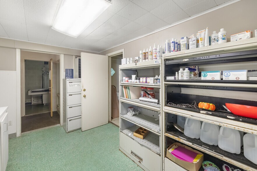 More Photos Of 1158 Valley Rd, Stirling Veterinarian Kennel For Sale